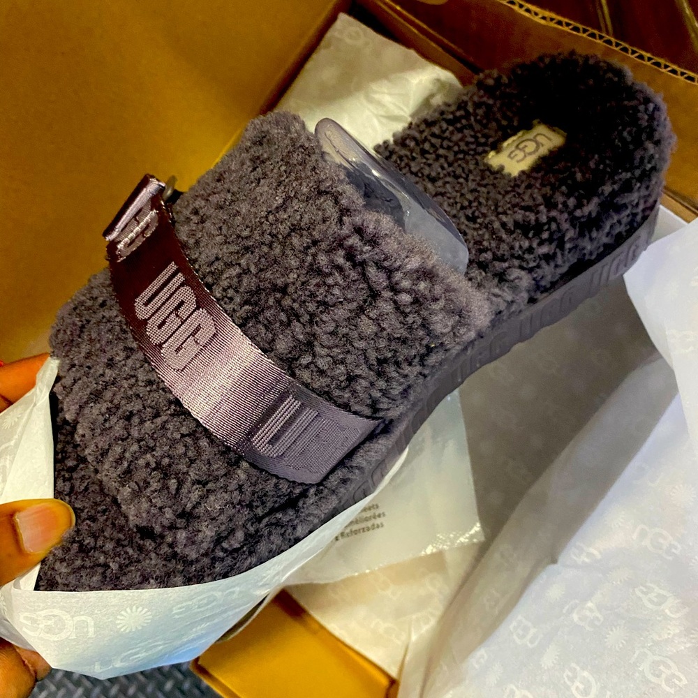 UGG®
Women's Fluffita Slippers brand